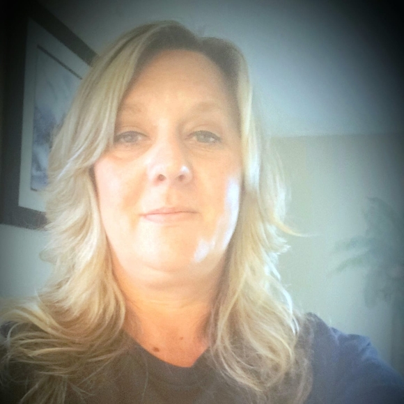 Profile Picture of Connie Booth-danhorn (@cdanhorn) on Poshmark