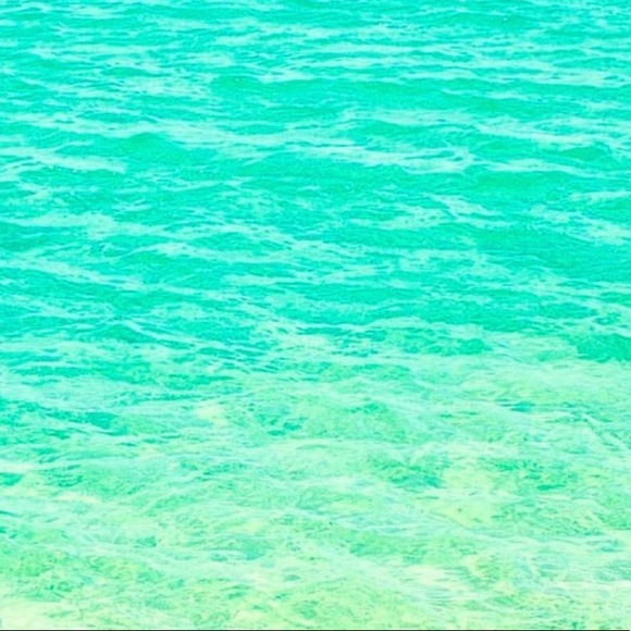 Profile Picture of Sam Swenson (@elephantsyeet) on Poshmark