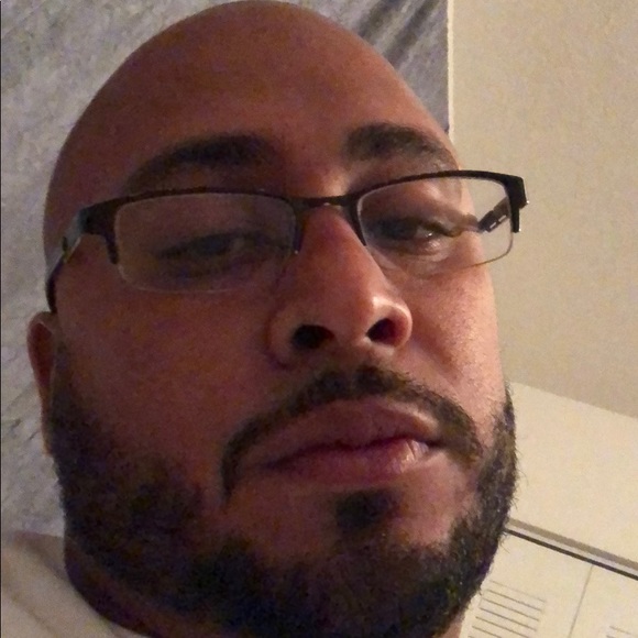 Profile Picture of Noel Arthur (@no_l16) on Poshmark