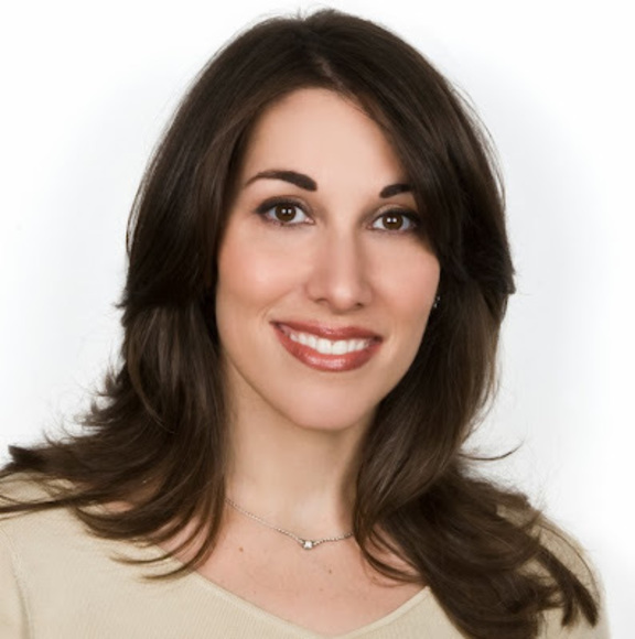 Profile Picture of Danielle Hennessey (@daniellehenn927) on Poshmark