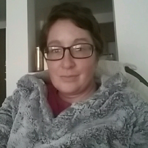 Profile Picture of Brandy Tharp (@junabee37) on Poshmark