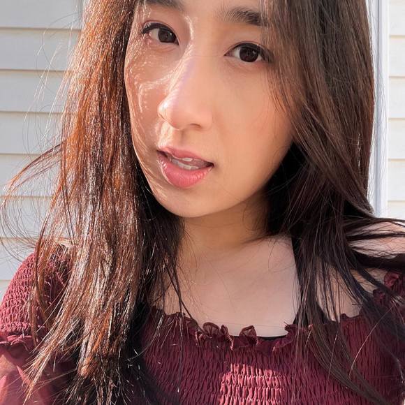 Profile Picture of Yunting Wong (@yuntingwong) on Poshmark