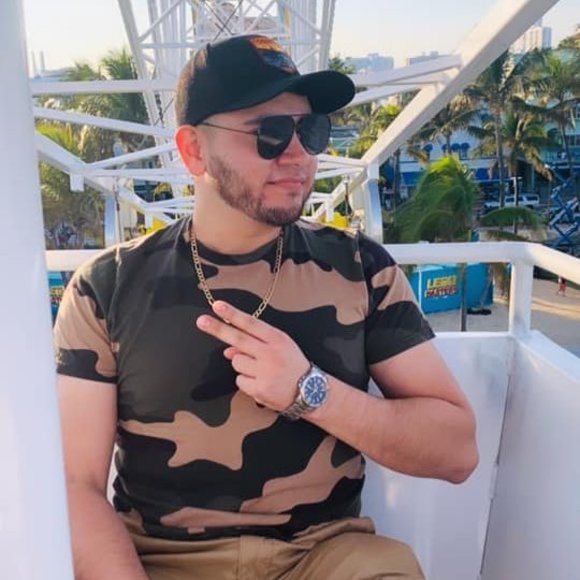 Profile Picture of Victor Galeano (@papitoguapo25) on Poshmark