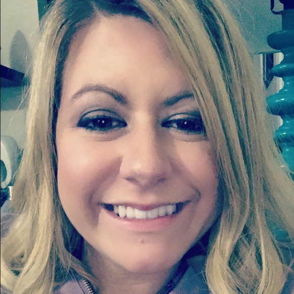 Profile Picture of Erica Dippold (@telained) on Poshmark