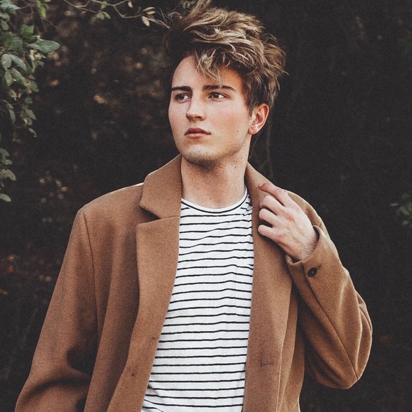 Profile Picture of Drew Patrick (@imdrewpatrick) on Poshmark