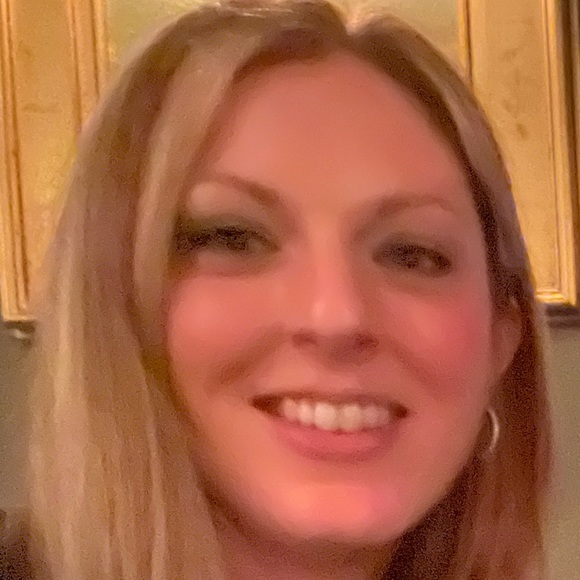 Profile Picture of Danielle Decristoforo (@daniellepd15) on Poshmark