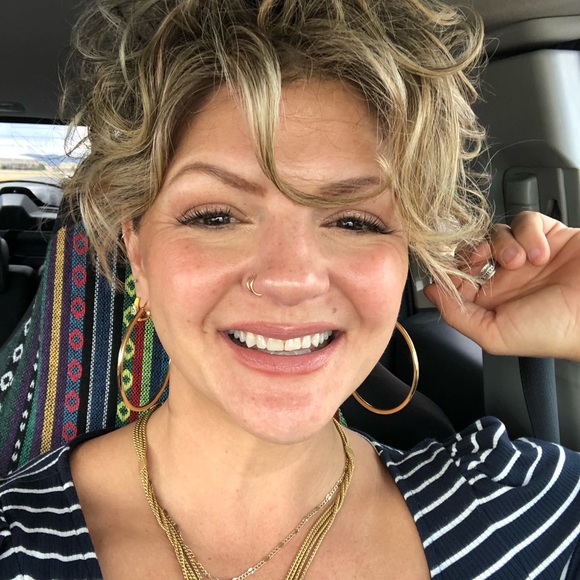 Profile Picture of Heidi Howard (@fossalator) on Poshmark