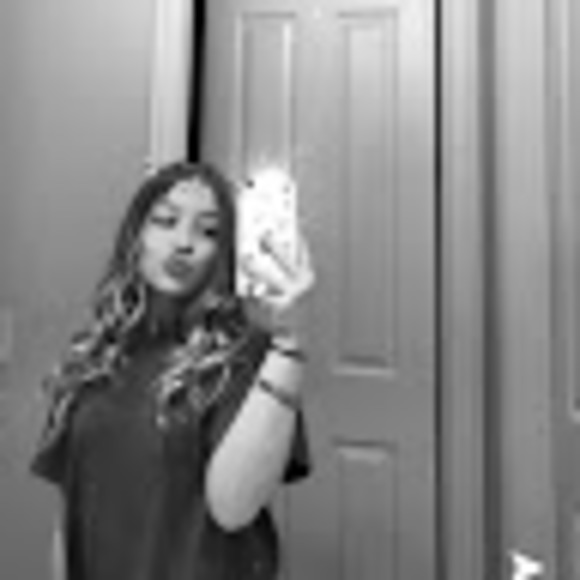 Profile Picture of Athena Triantopoulos (@athenagrace_) on Poshmark