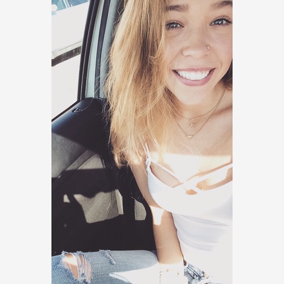 Profile Picture of Tiffany Fucik (@tiffany_hannah) on Poshmark