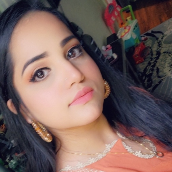 Profile Picture of Ayesha Haq (@ayeshaqamarhaq) on Poshmark