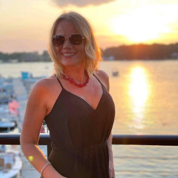 Profile Picture of Jola Paluba (@jpaluba) on Poshmark