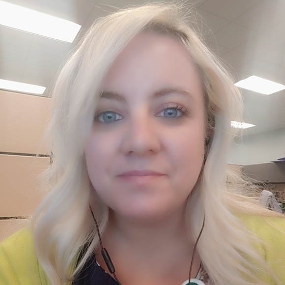 Profile Picture of Stephanie Mccue (@steffers725) on Poshmark