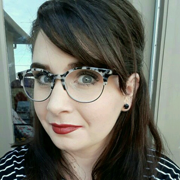 Profile Picture of Cassandra Shepard (@cassabetus) on Poshmark