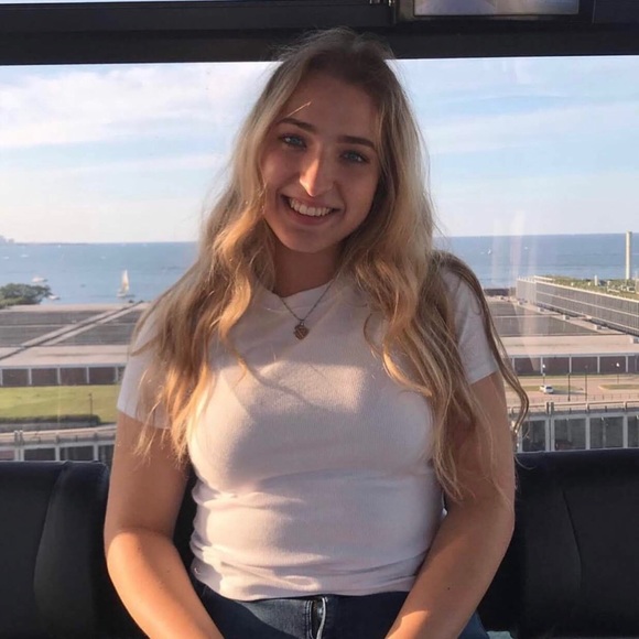 Profile Picture of Samra Ceric (@samra_ceric) on Poshmark