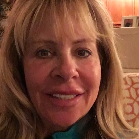 Profile Picture of Lynny Ravitz (@lynny0102) on Poshmark