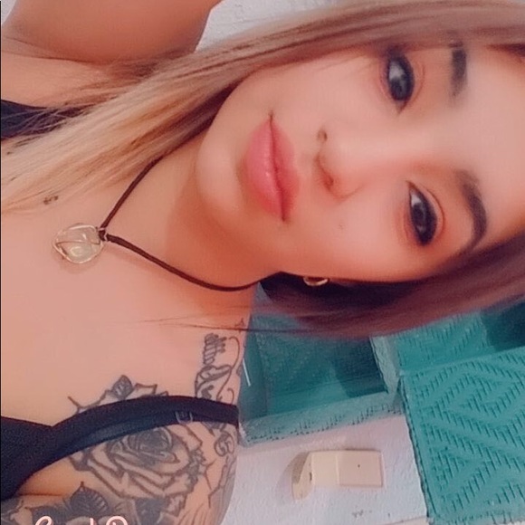 Profile Picture of Olivia Reyna (@livreyna92) on Poshmark