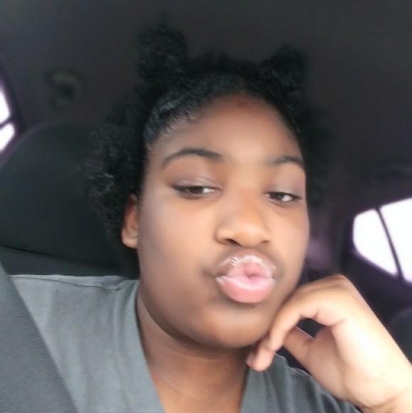 Profile Picture of Robin Parker (@ranthony0904) on Poshmark