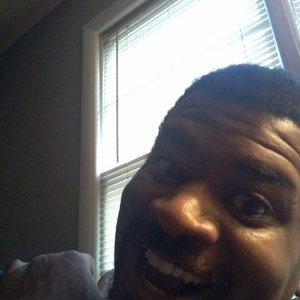 Profile Picture of Jonathan Vaught (@NutellaPlop) on Twitter