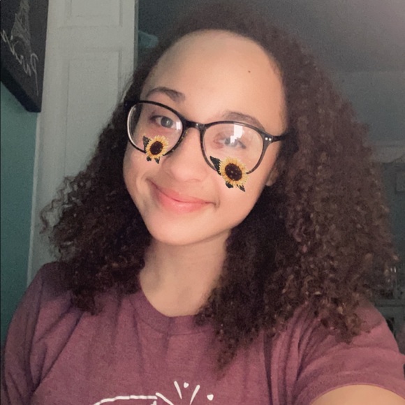 Profile Picture of Hannah Mitchell (@isk8rhannah) on Poshmark