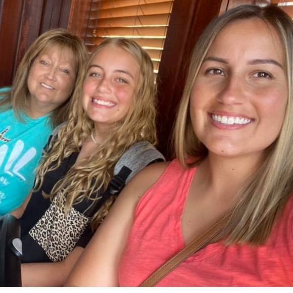 Profile Picture of Michelle Bloxham (@michellebloxham) on Poshmark