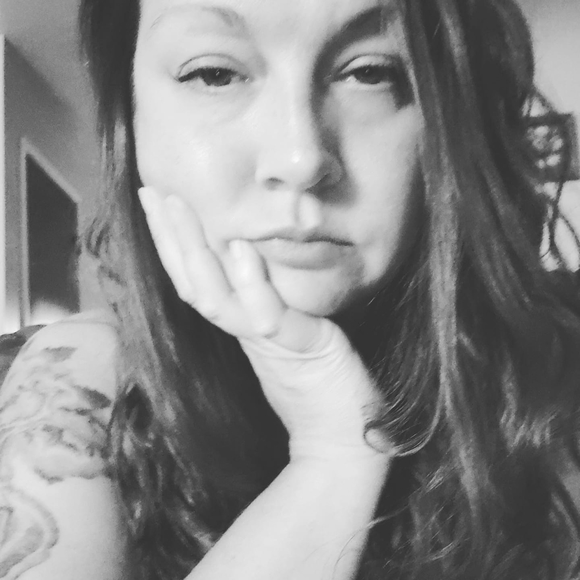 Profile Picture of Katherine Scharmach (@ilkatherineli) on Poshmark