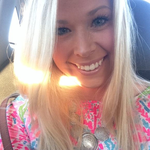 Profile Picture of Sarah Tuttle (@slisti) on Poshmark