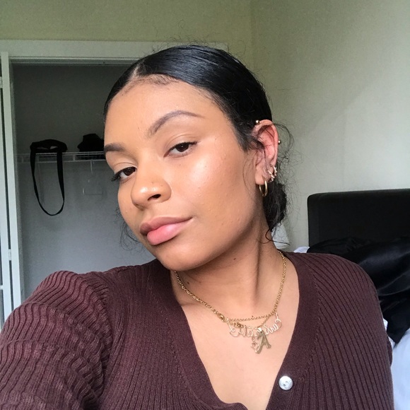 Profile Picture of Alejandra Coriano (@a_coriano) on Poshmark