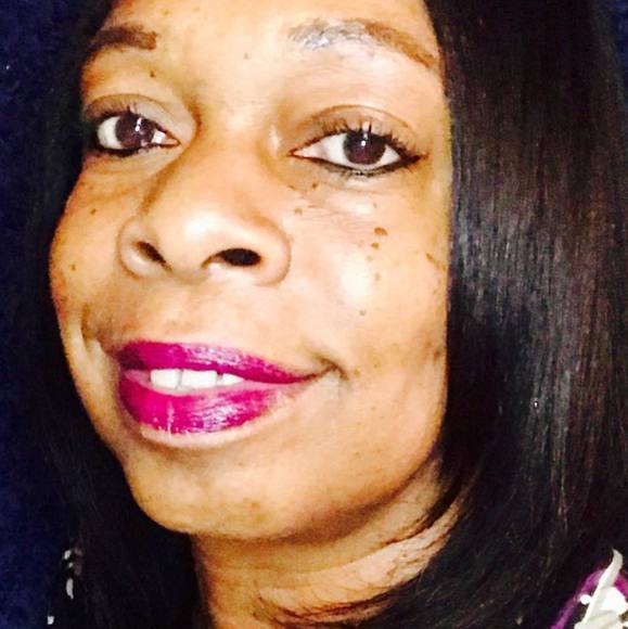 Profile Picture of Donna Magee (@donna571221) on Poshmark