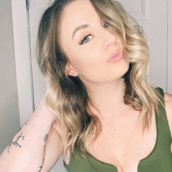 Profile Picture of Whitney Wilde (@whitney_wilde) on Poshmark