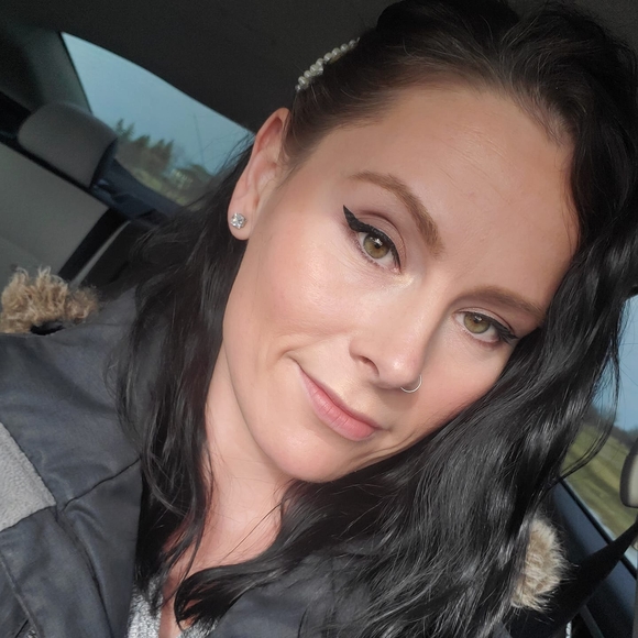 Profile Picture of Samantha Hayman (@samanthahayman2) on Poshmark