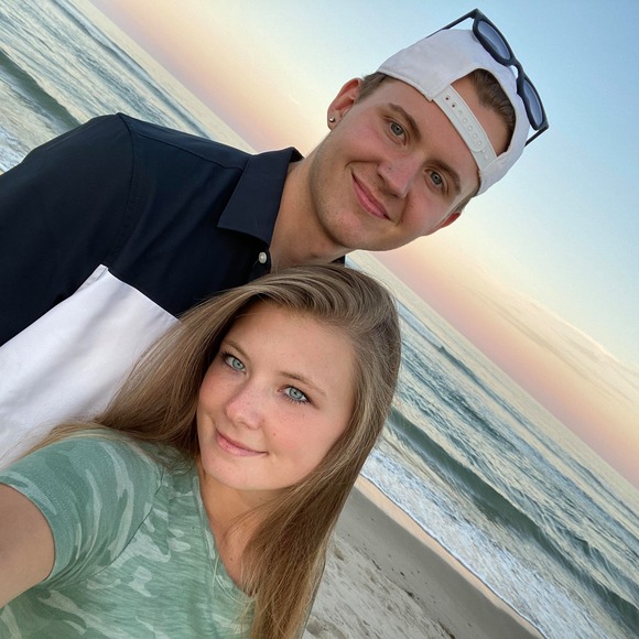 Profile Picture of Riley Streeper (@riley_streeper) on Poshmark