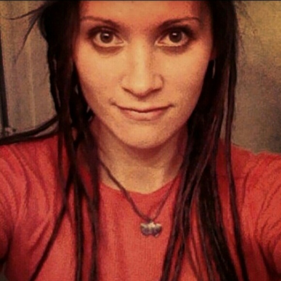 Profile Picture of Thera Irlbeck (@mommathera) on Poshmark