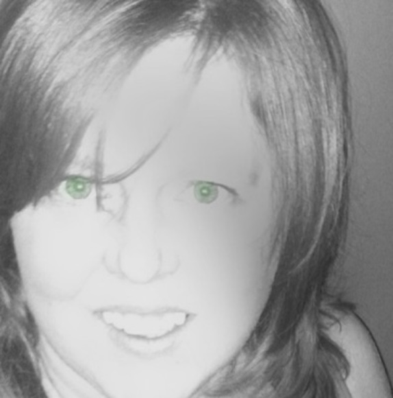 Profile Picture of Eileen Kenison (@eileenkenison) on Poshmark