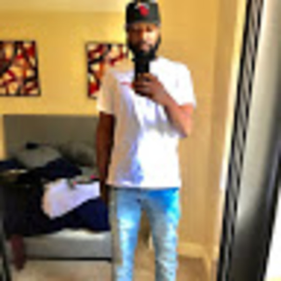 Profile Picture of Snow Mitchell (@snowmitchell) on Poshmark