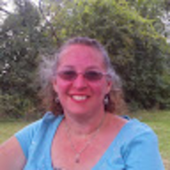 Profile Picture of Pauline Watters (@paulinewatters) on Poshmark