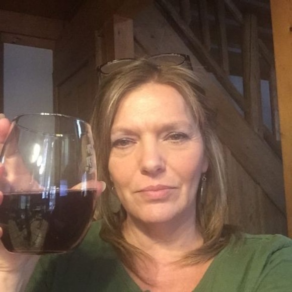Profile Picture of Kim Hale (@kimhaletcvc) on Poshmark