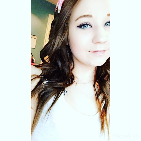 Profile Picture of Taylor Rust (@taylorrust123) on Poshmark