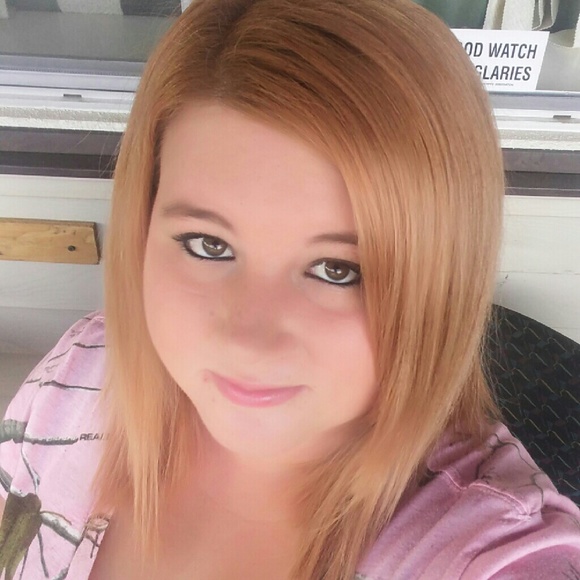 Profile Picture of Michaelann Heft (@mikie928) on Poshmark