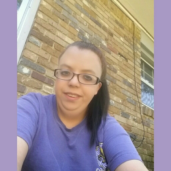 Profile Picture of Tabitha Hunt (@tabby20555) on Poshmark