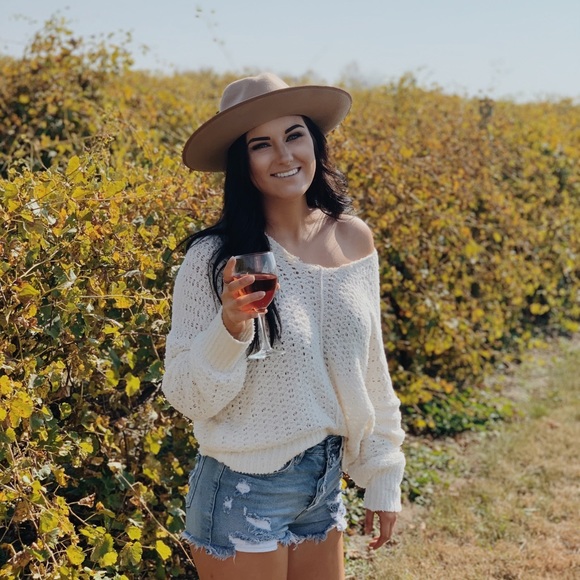 Profile Picture of Sophie Keller (@sophie_keller) on Poshmark