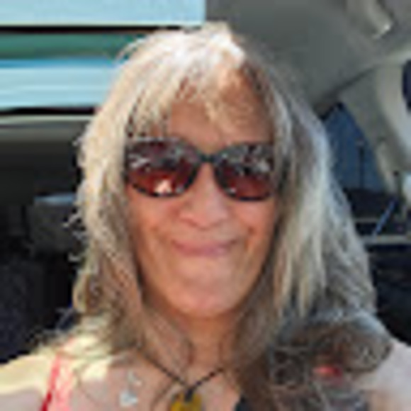 Profile Picture of Eileen Clayton (@eileen_clayton) on Poshmark