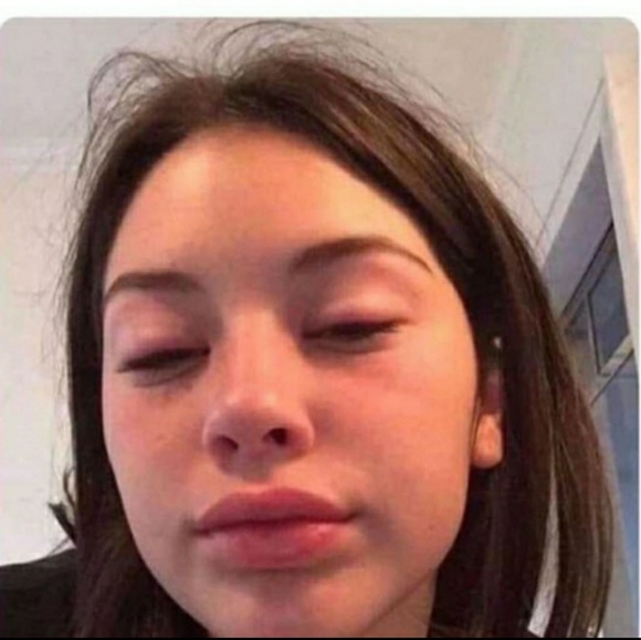 Profile Picture of Genesis Cernik (@genesis_leee) on Poshmark