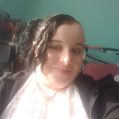 Profile Picture of Katie Louise Carveron Twitter