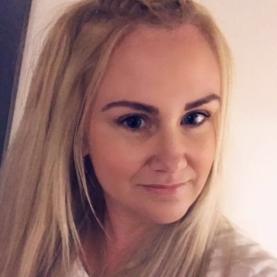 Profile Picture of Amanda Healey (@mandiehealey) on Twitter