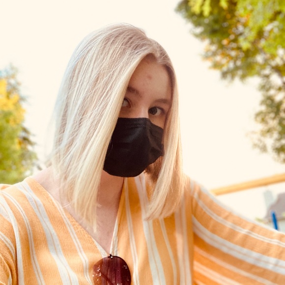 Profile Picture of Lucille Johnson (@lucille_elle) on Poshmark