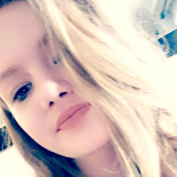 Profile Picture of Madi Willhelm (@madimoolovesyou) on Poshmark