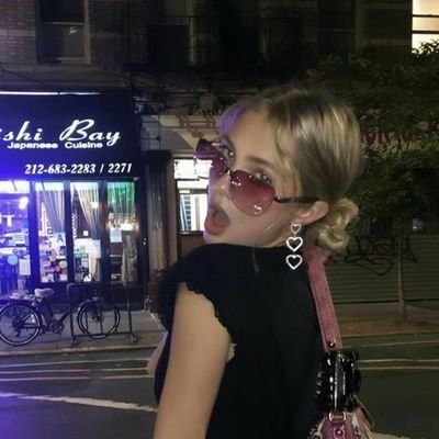 Profile Picture of Lara🕊 -55 (@frictionlt) on Twitter