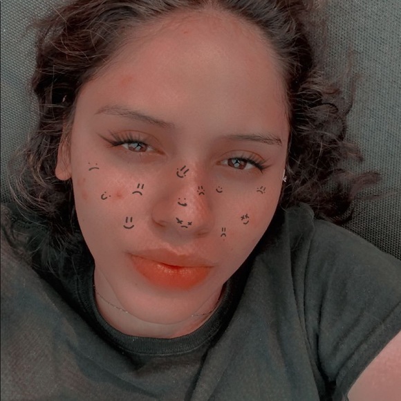 Profile Picture of Anay Aguilar (@anay_mari) on Poshmark