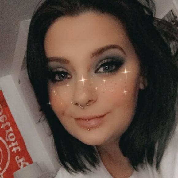Profile Picture of Alexis Kaufman (@lexikaufman735) on Poshmark