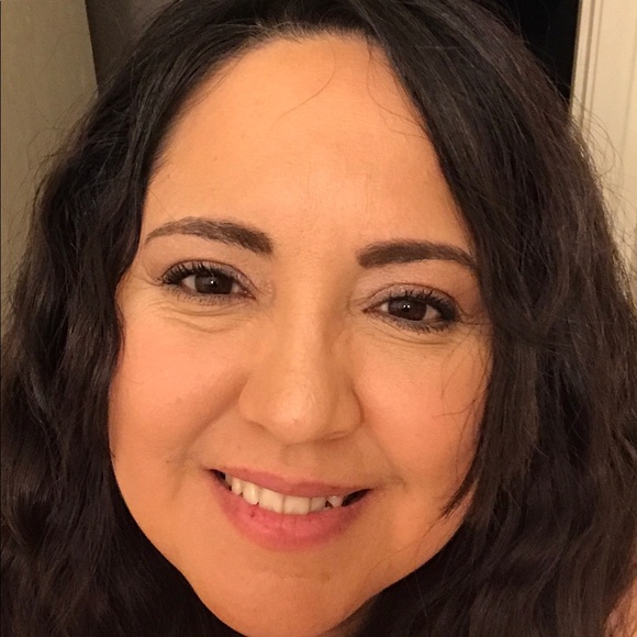 Profile Picture of Sharon Dorame (@doramegirl) on Poshmark